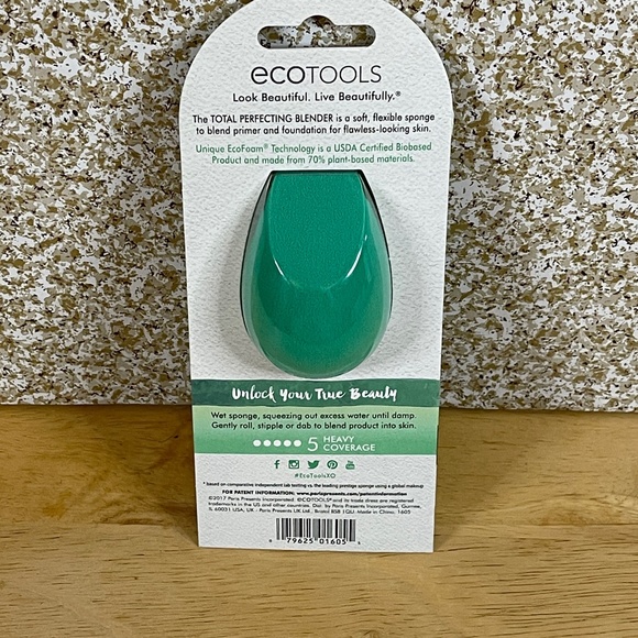 Ecotools Total Perfecting Blender Green Sponge - Picture 3 of 4
